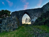 Torbogen der Burgruine