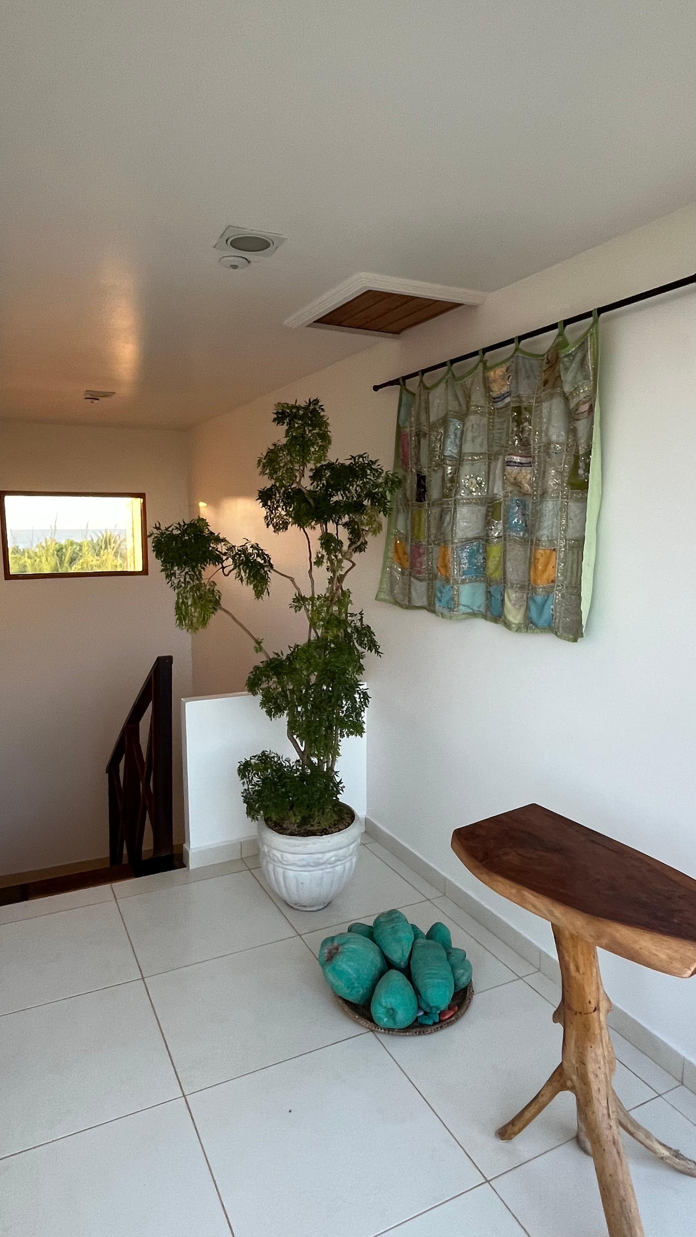 Área que vai pra escada. 