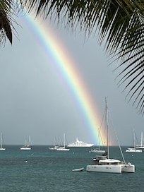 Morgens beim Frühstück auf dem Balkon ein Regenbogen