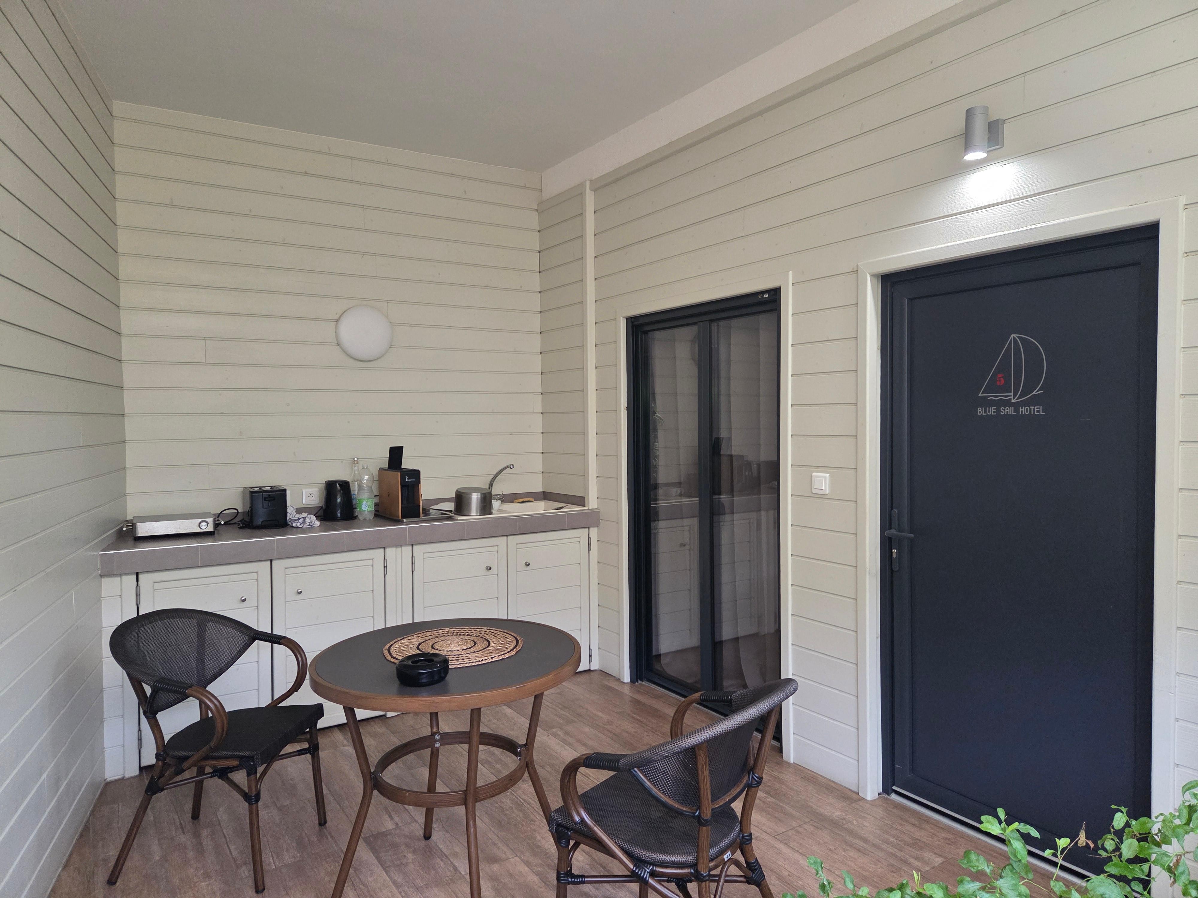 Cute outdoor kichennette