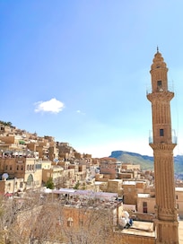 Teras manzarası, sağ taraf kocaman Mezopotamya ovası.