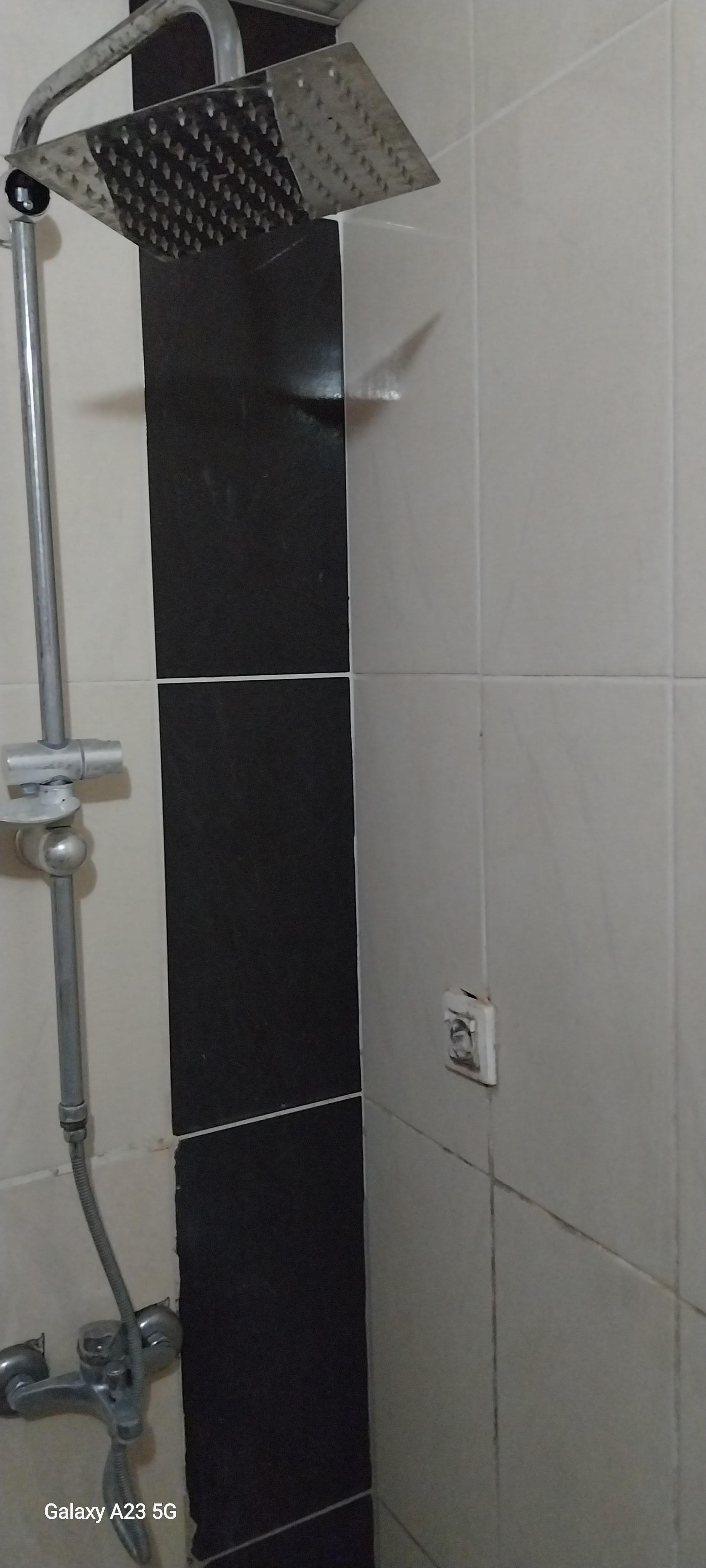 Steckdose direkt unter der duschbrause 