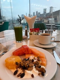 El bufete muy rico, la vista hermosa !