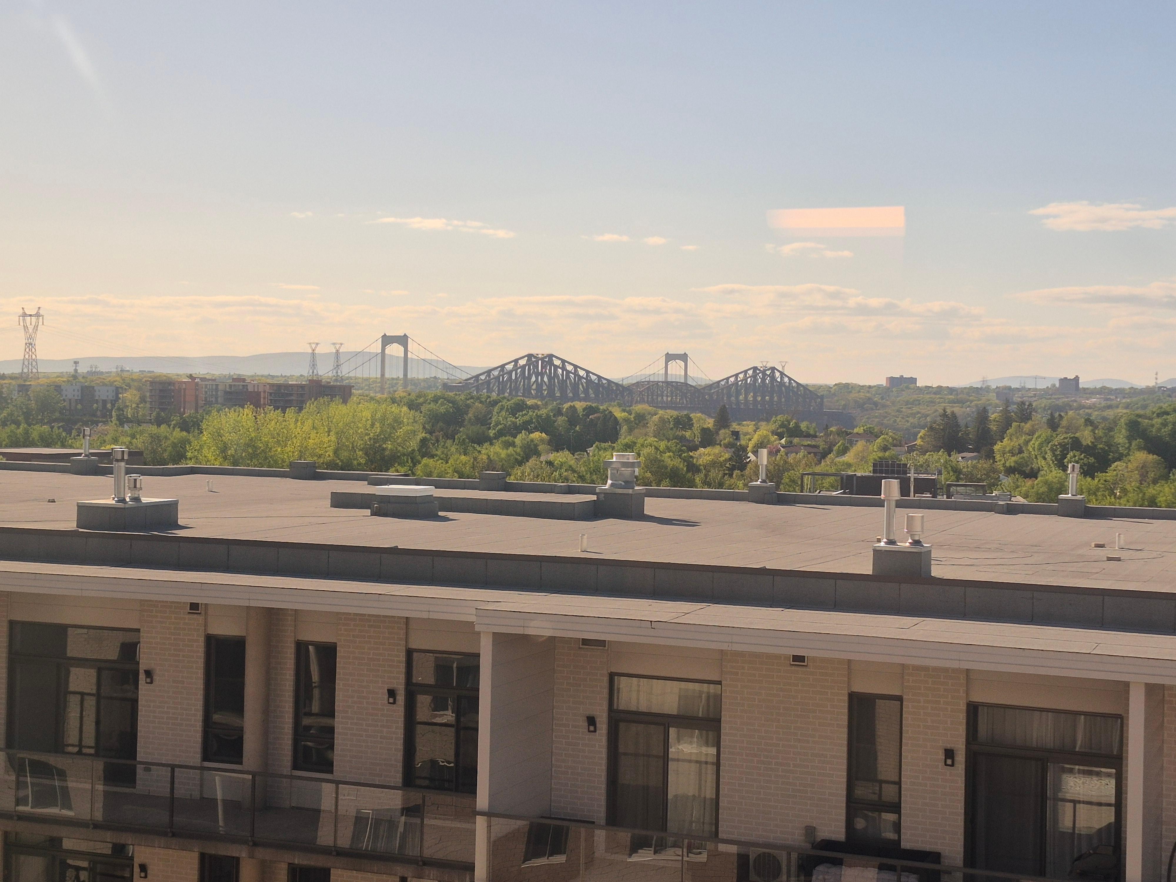 I didnt take picture of the room but thats my view from the 8th floor. La vue du 8eme étage. J'ai pas pris la photo de ma suite. Mais elle était très propre et bien entretenu.