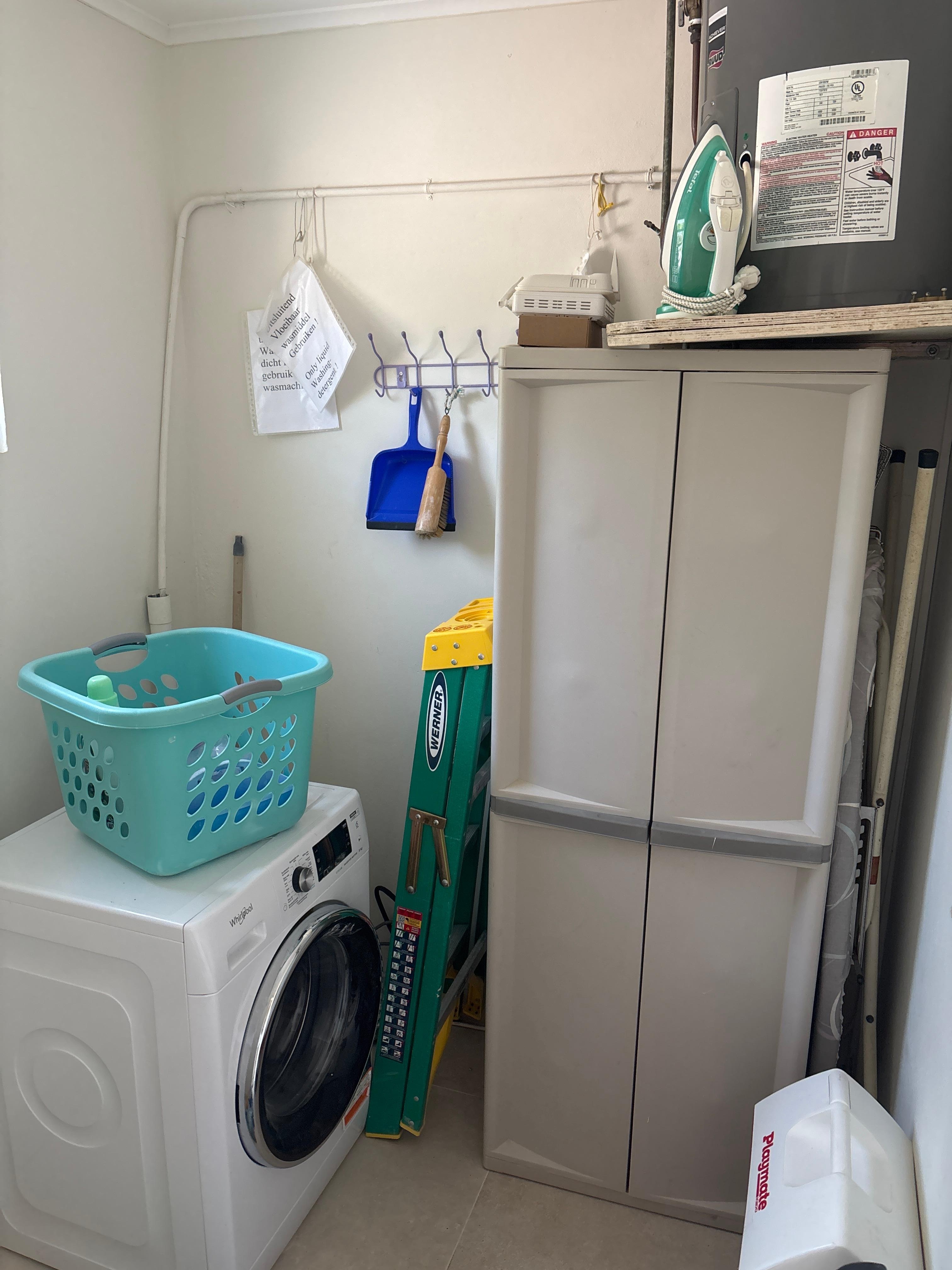 Clothes washer and utility room