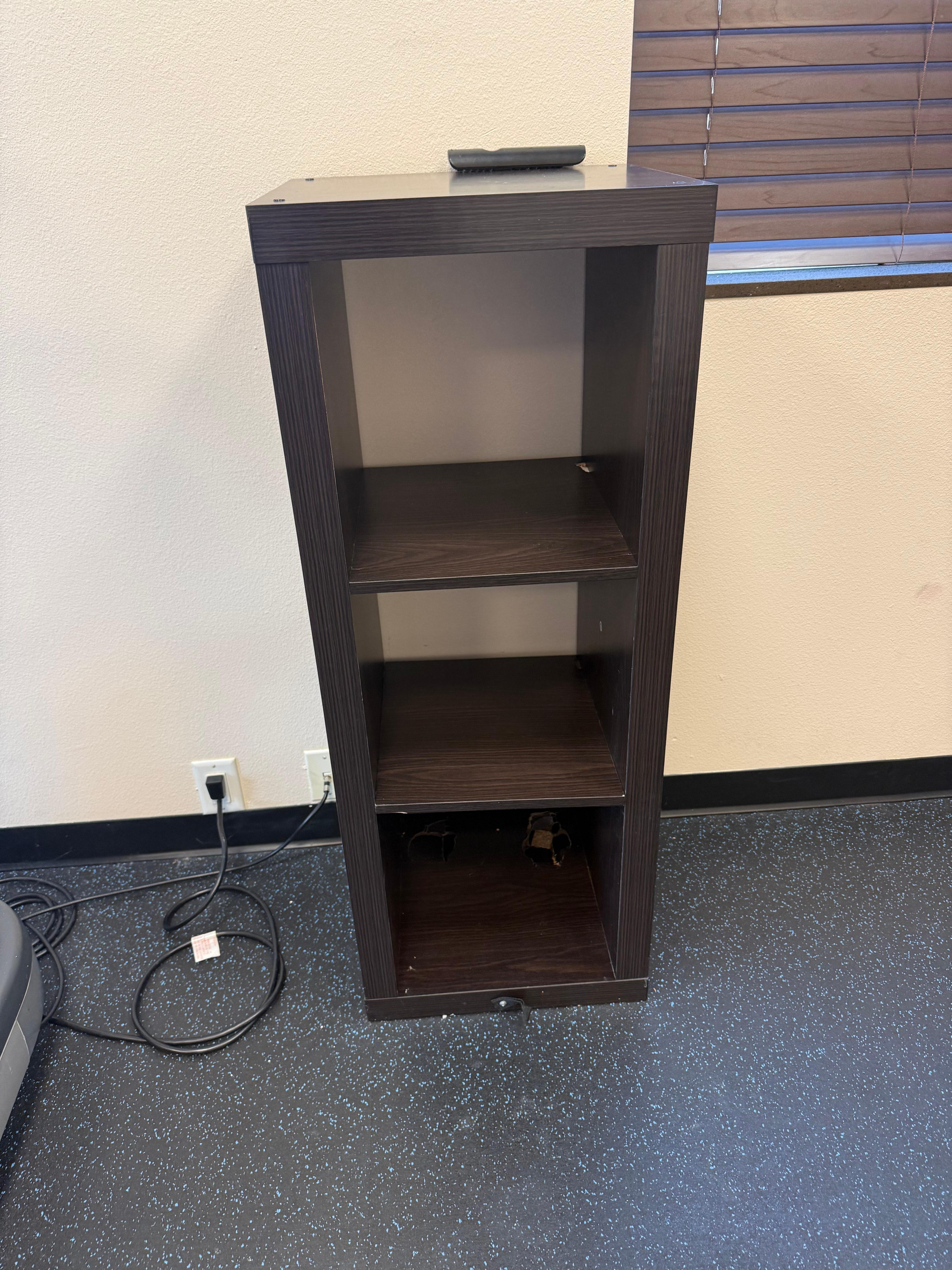 Towel shelf empty throughout stay 