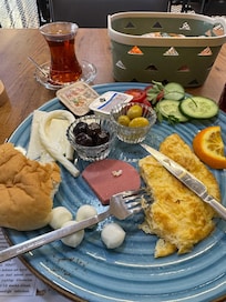 The food is good. But i wish that there is choices i ate the same breakfast for 8 days