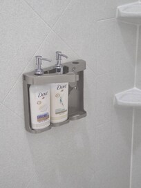 Non fit shampoo dispenser
