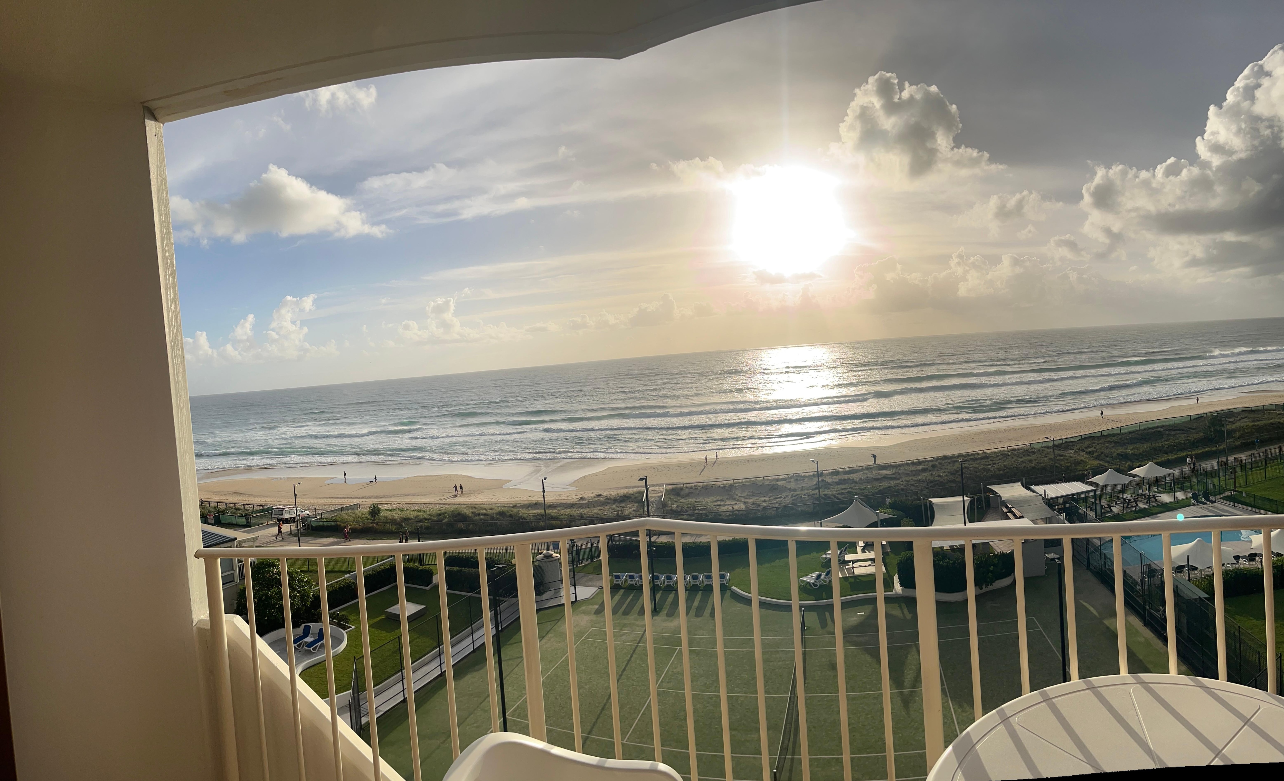 O nascer do sol na sacada do apartamento 