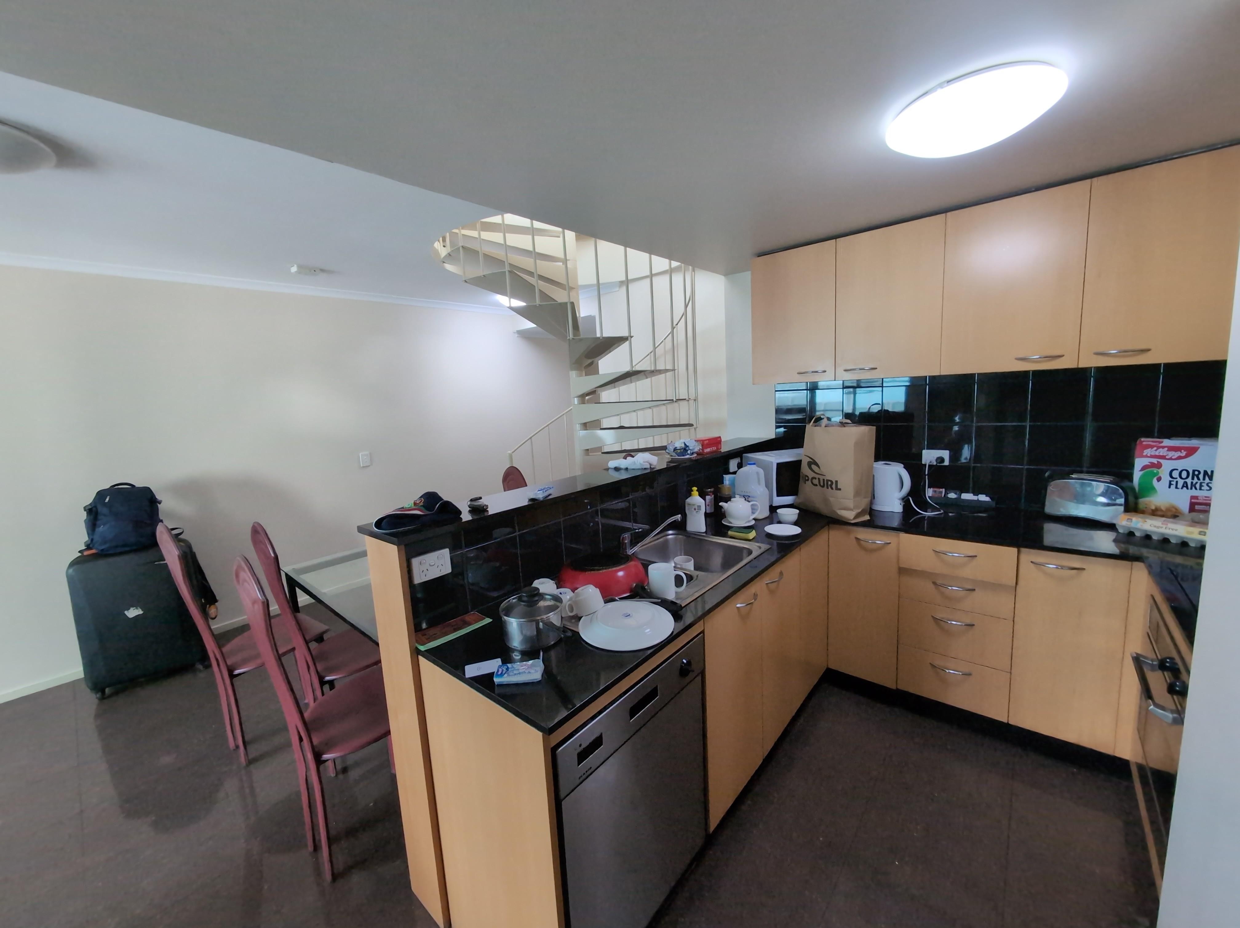 Kitchen/entrance area