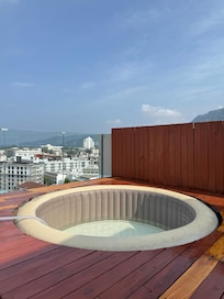 The hotel offered jacuzzi, though i dinn't use during my stay