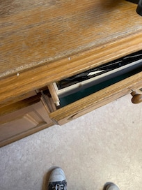 Kaputte Schublade in der Küche./ Bringt Gefahr.