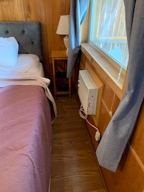 1 foot space between wall and bed