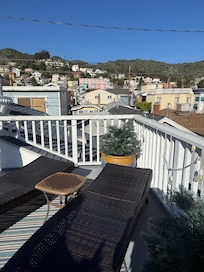 The deck, beautiful views.