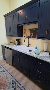 Kitchenette with all the necessities.