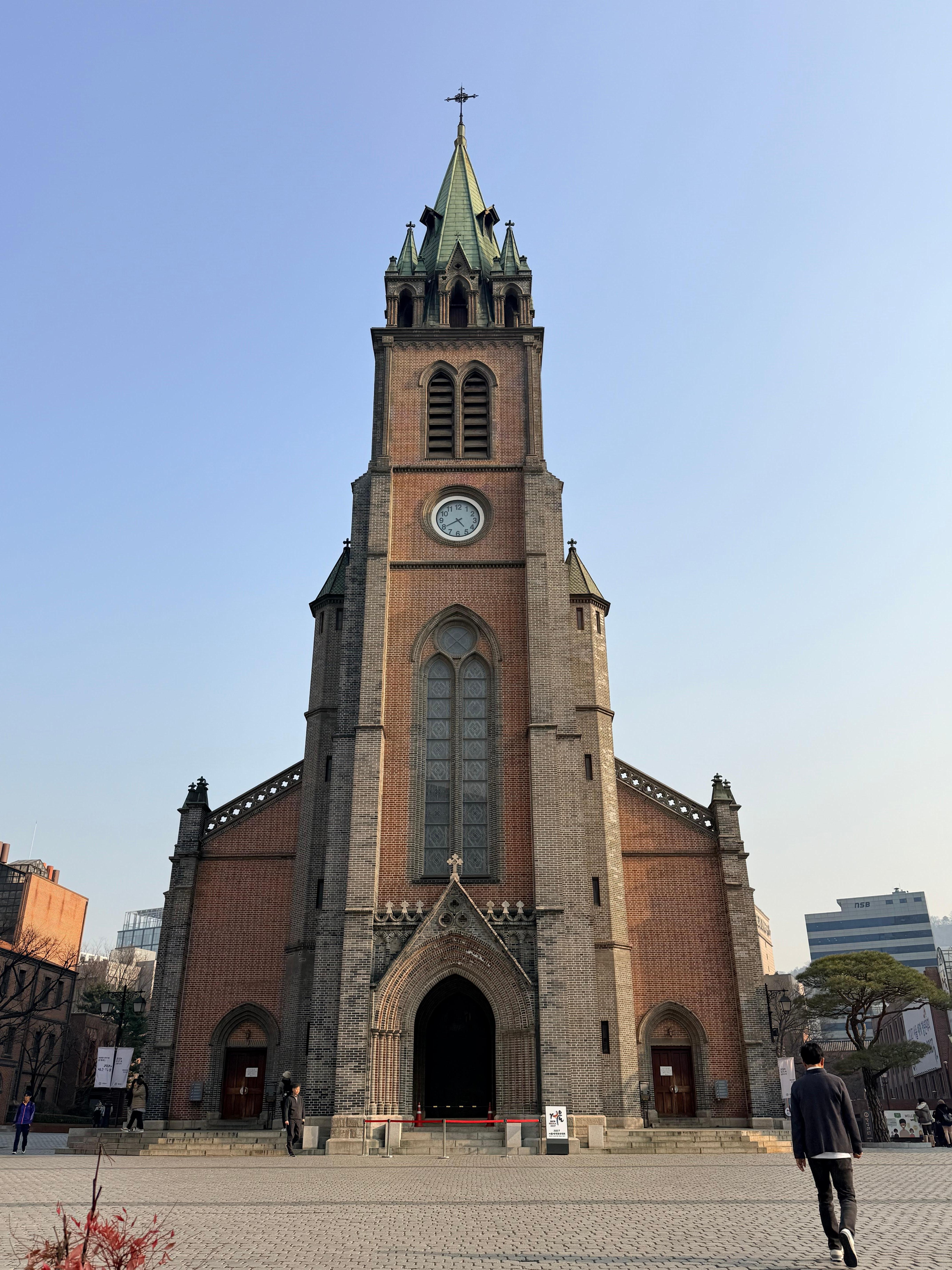 The cathedral next to Ehwa hotel