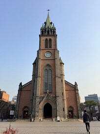 The cathedral next to Ehwa hotel