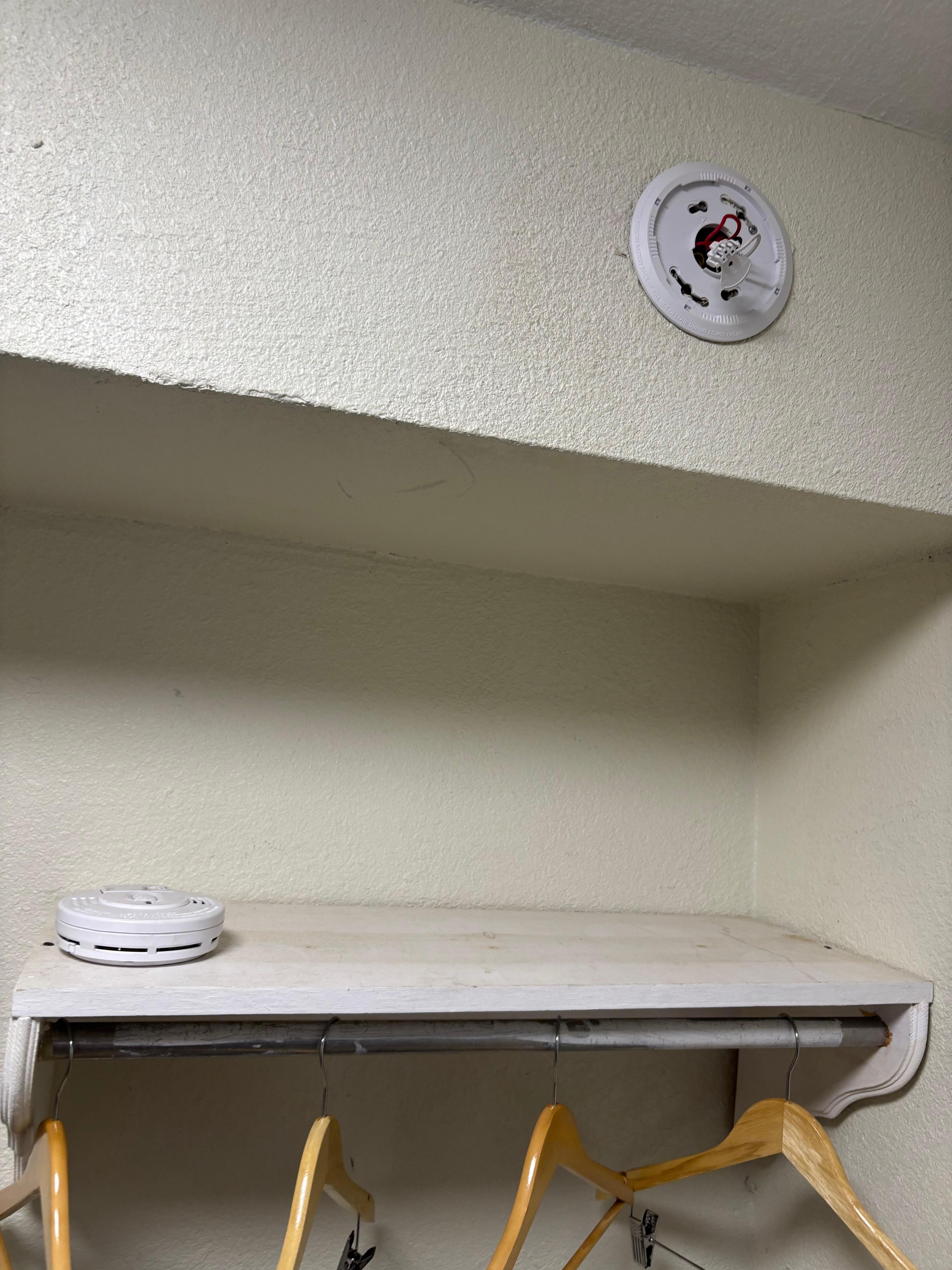 No smoke alarm
