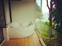 Jaccusi på balkongen