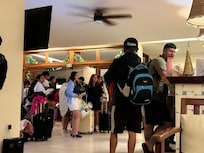 Check in en in lobby completamente saturado y sin personal suficiente