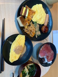 朝食です。主食も副菜も種類が豊富でどれを取ろうか悩みます。どれも美味しかったです。