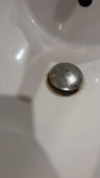 This is the sink. Dirty and smelly