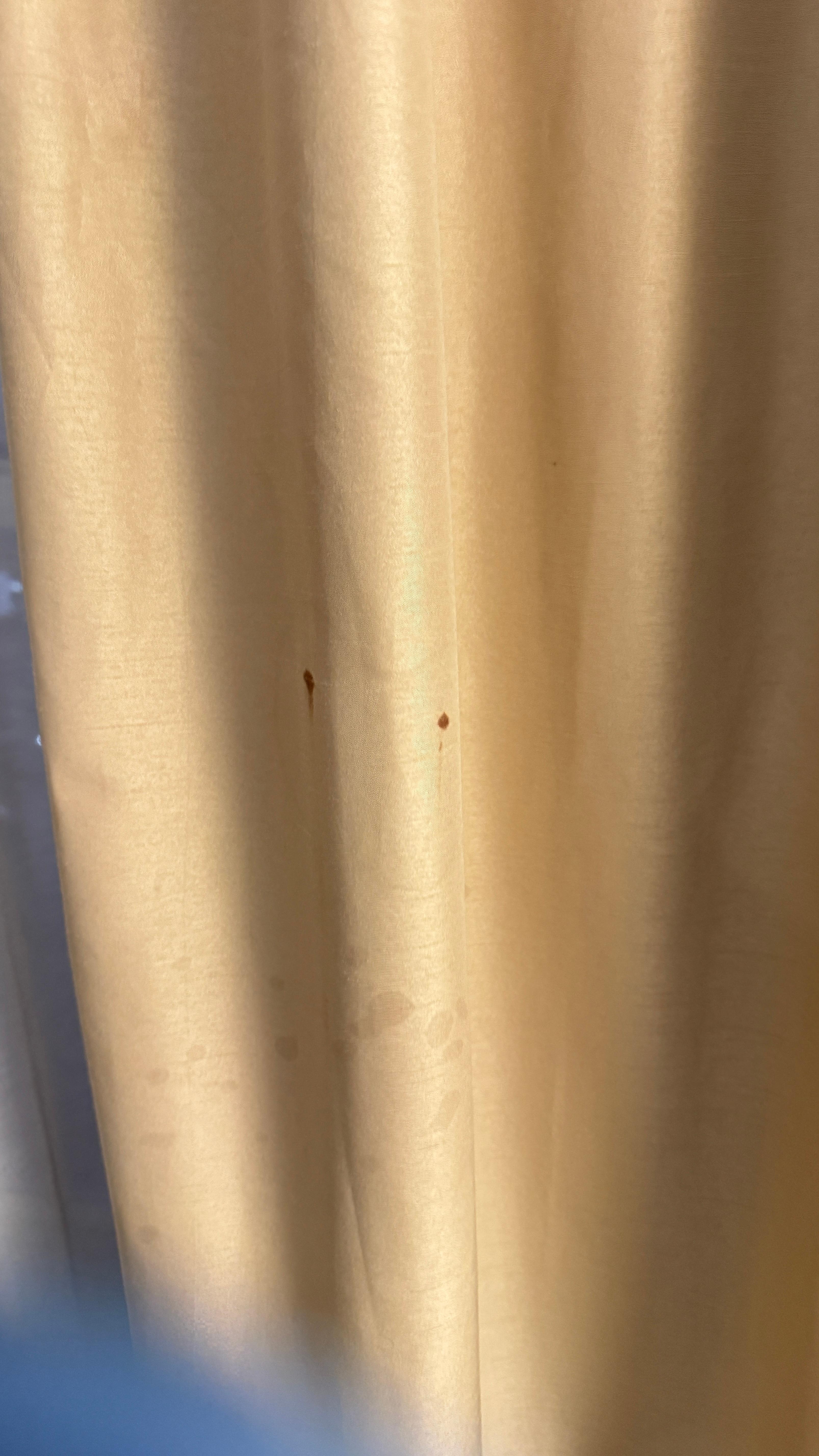 Blood stains which hotel told Expedia that it was bbq sauce. Would love to know how that was determined? Did they taste it? Send it off to a lab?