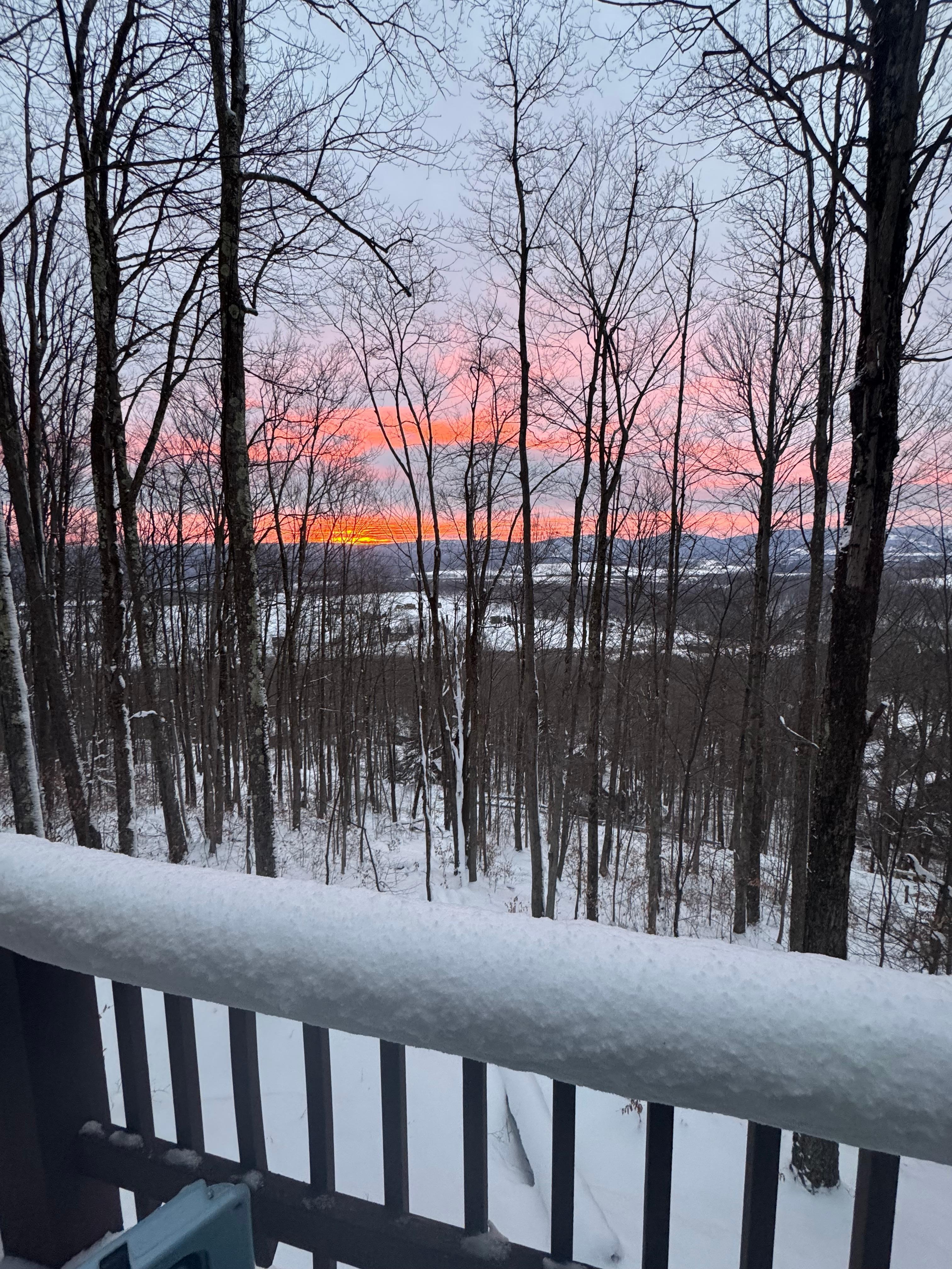 Count on snow and difficult travel up the mountain without snow chains or 4 wheel drive in winter!