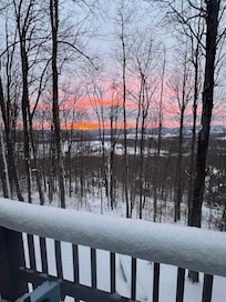 Count on snow and difficult travel up the mountain without snow chains or 4 wheel drive in winter!