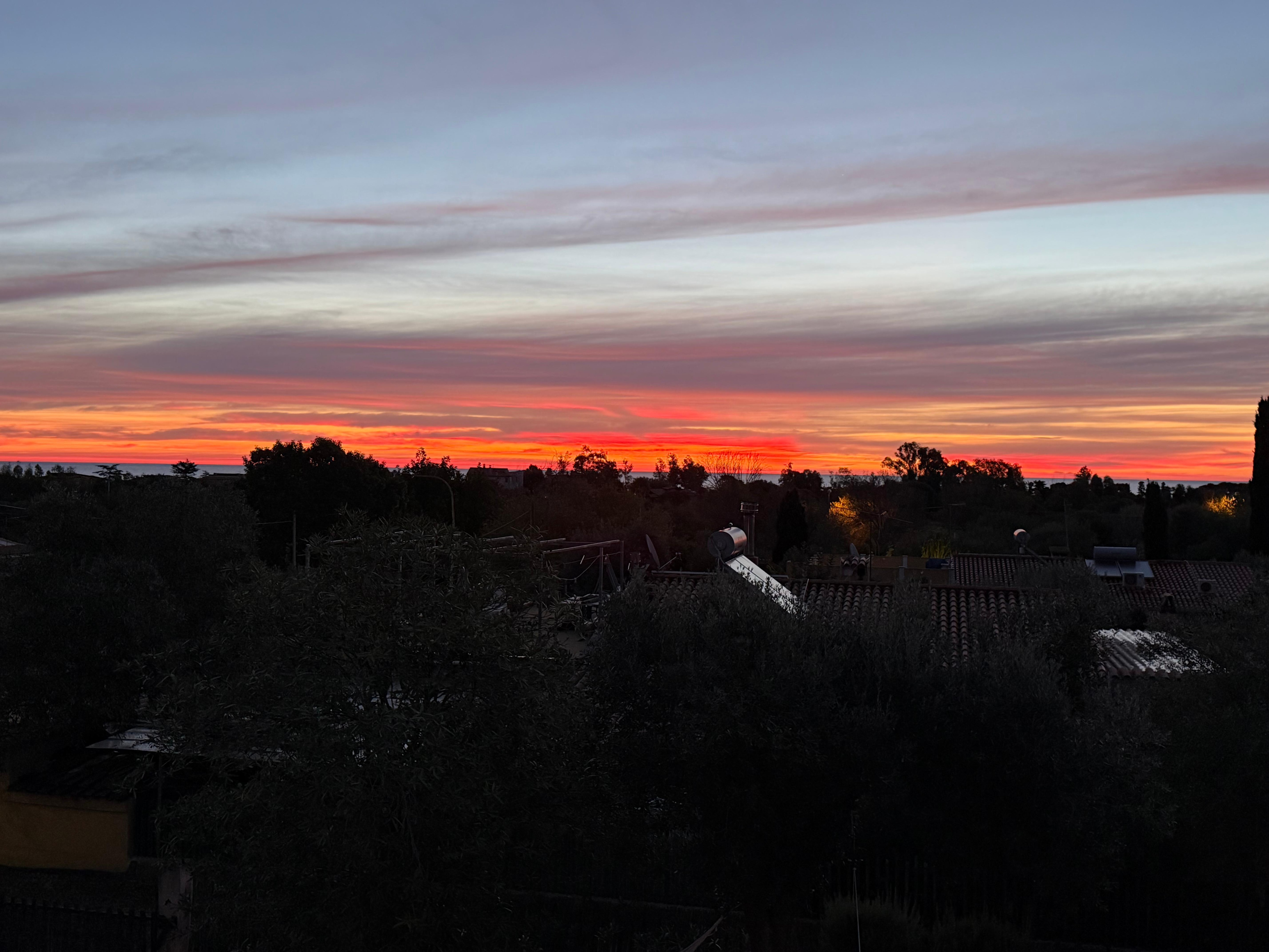 Sonnenaufgang aufgenommen vom Hausdach