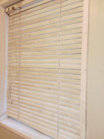 Blinds in kitchen flithy