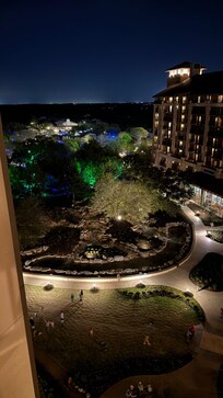 The waterfall fountain was new since last time we were there and it’s a great addition!