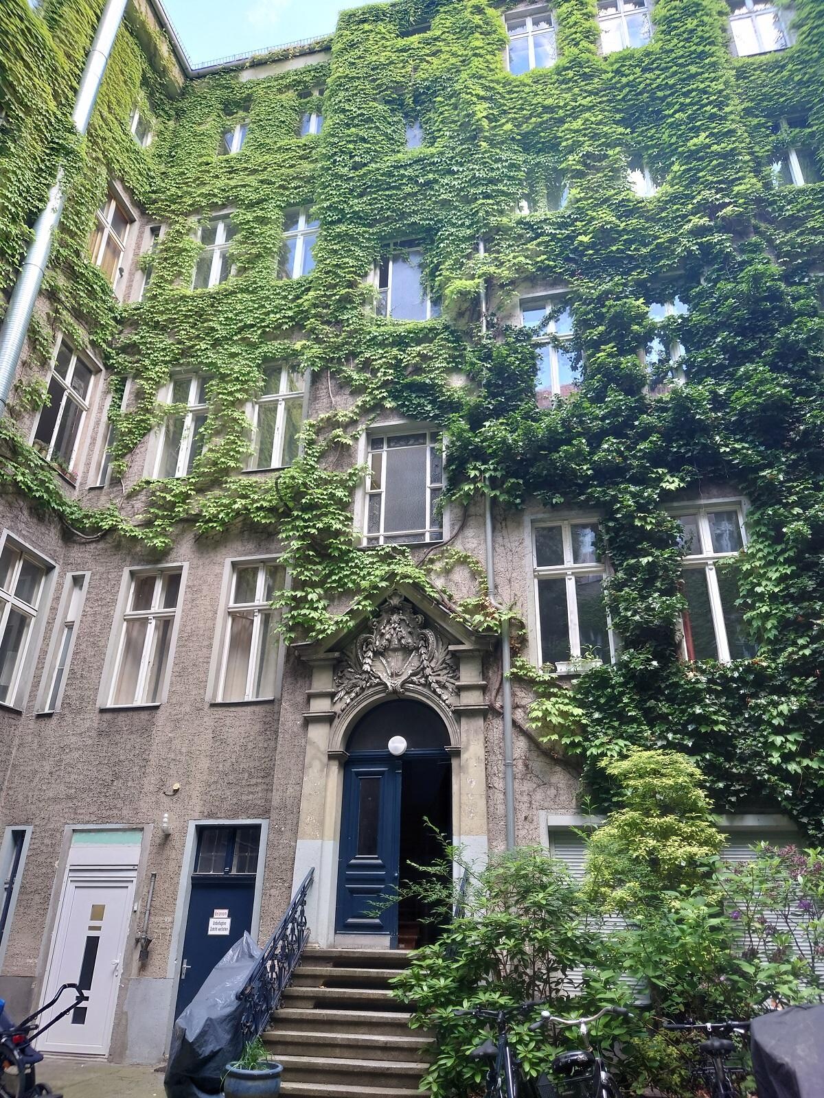 Inner courtyard where inexpensive rooms are