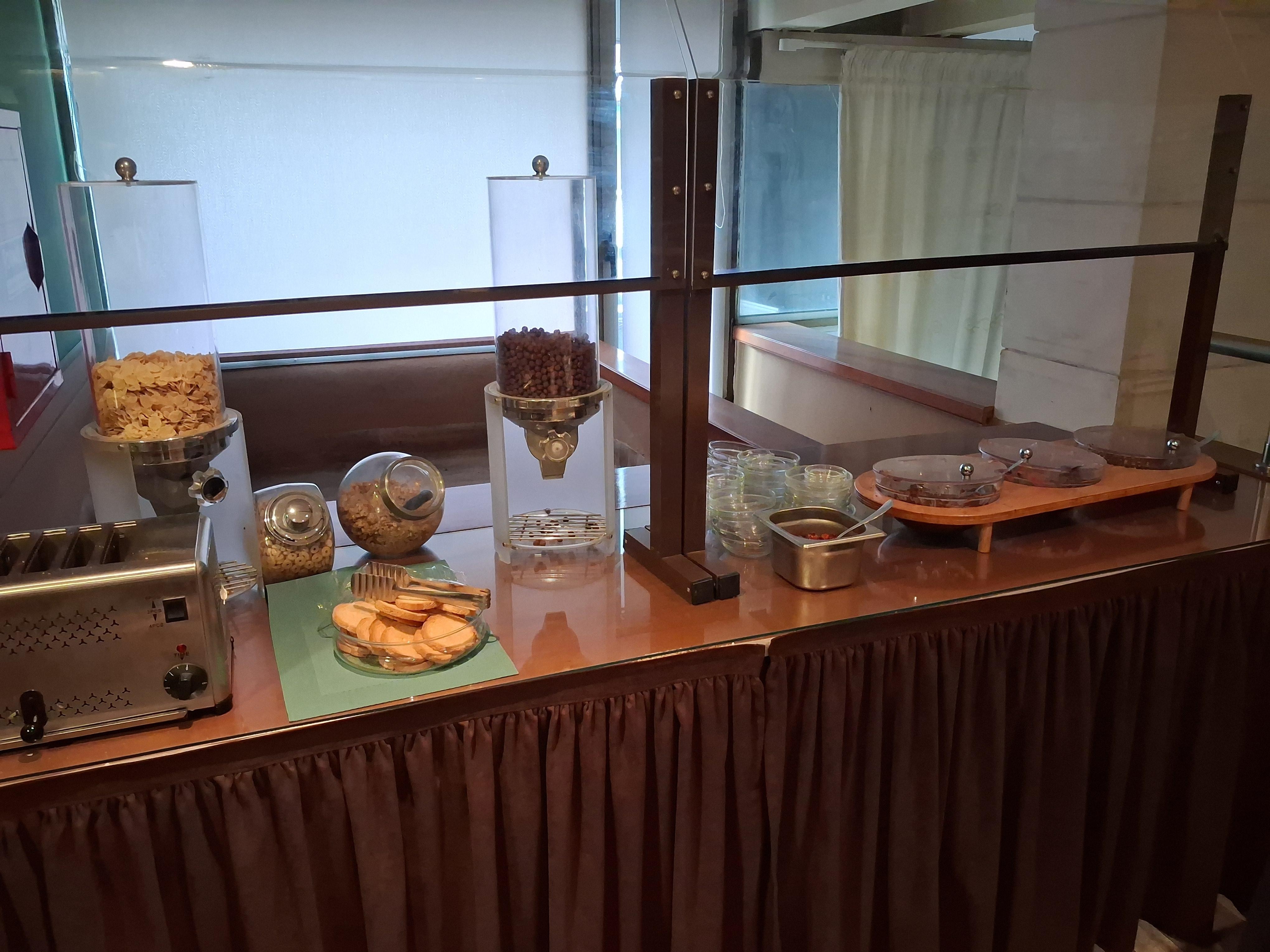 Sparse breakfast offering