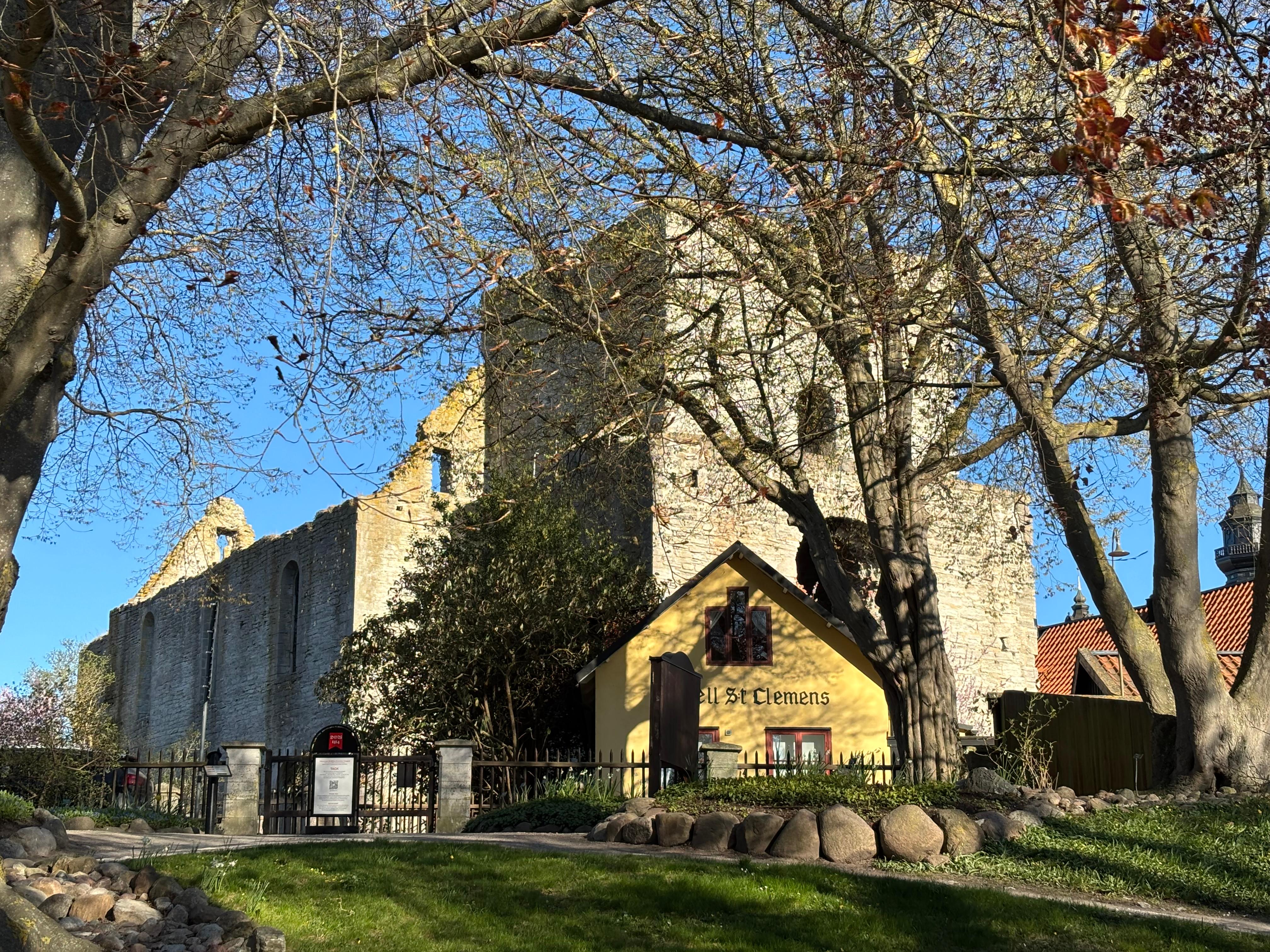 Hotel Incorporates Wall of St. Clemens Church Ruins 