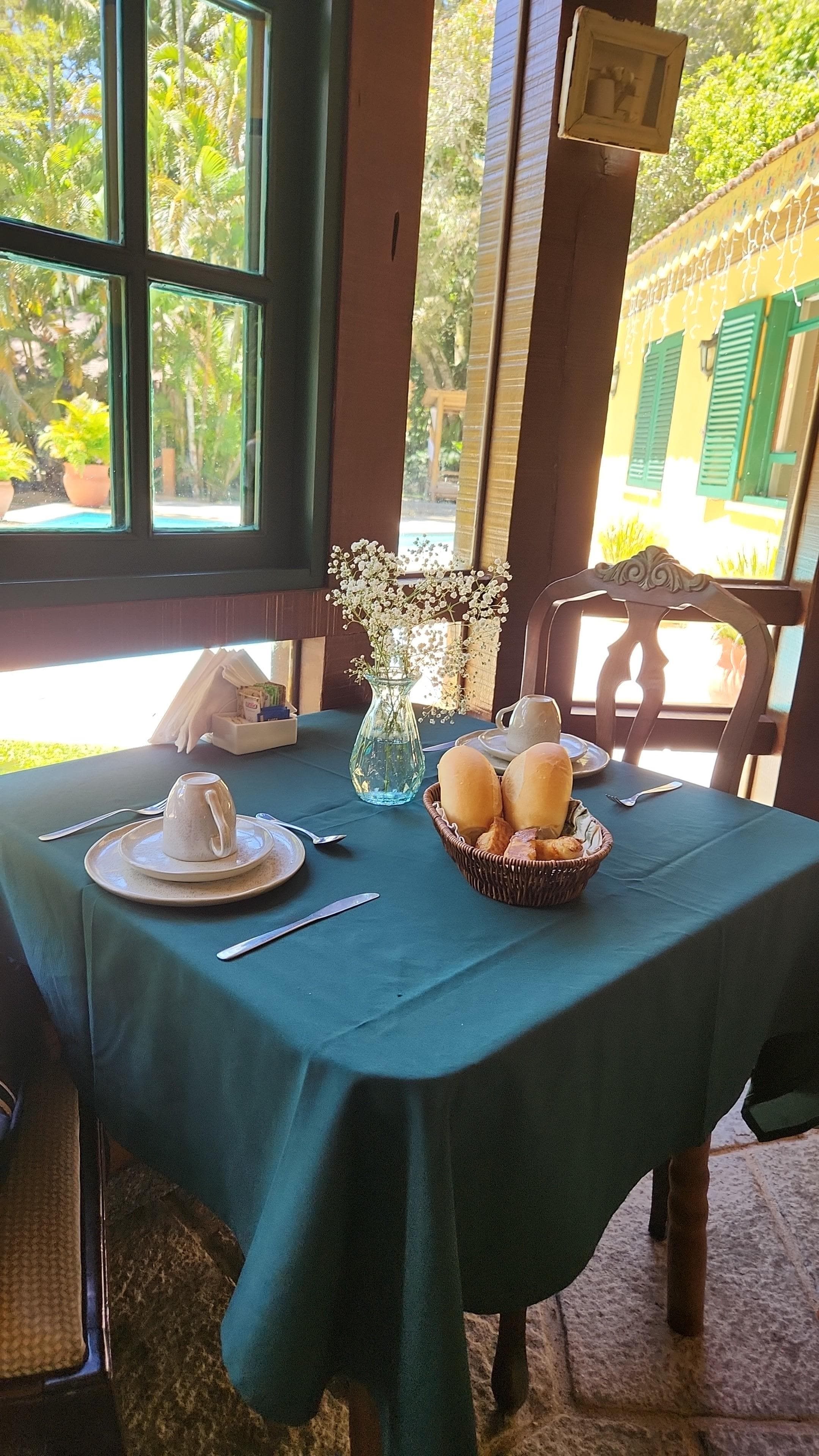 Ideal para aquele momento a dois ou para você se encontrar em meio aos seus pensamentos ou um bom livro junto com o silêncio da vegetação em volta ou cantar de cigarras e passaros