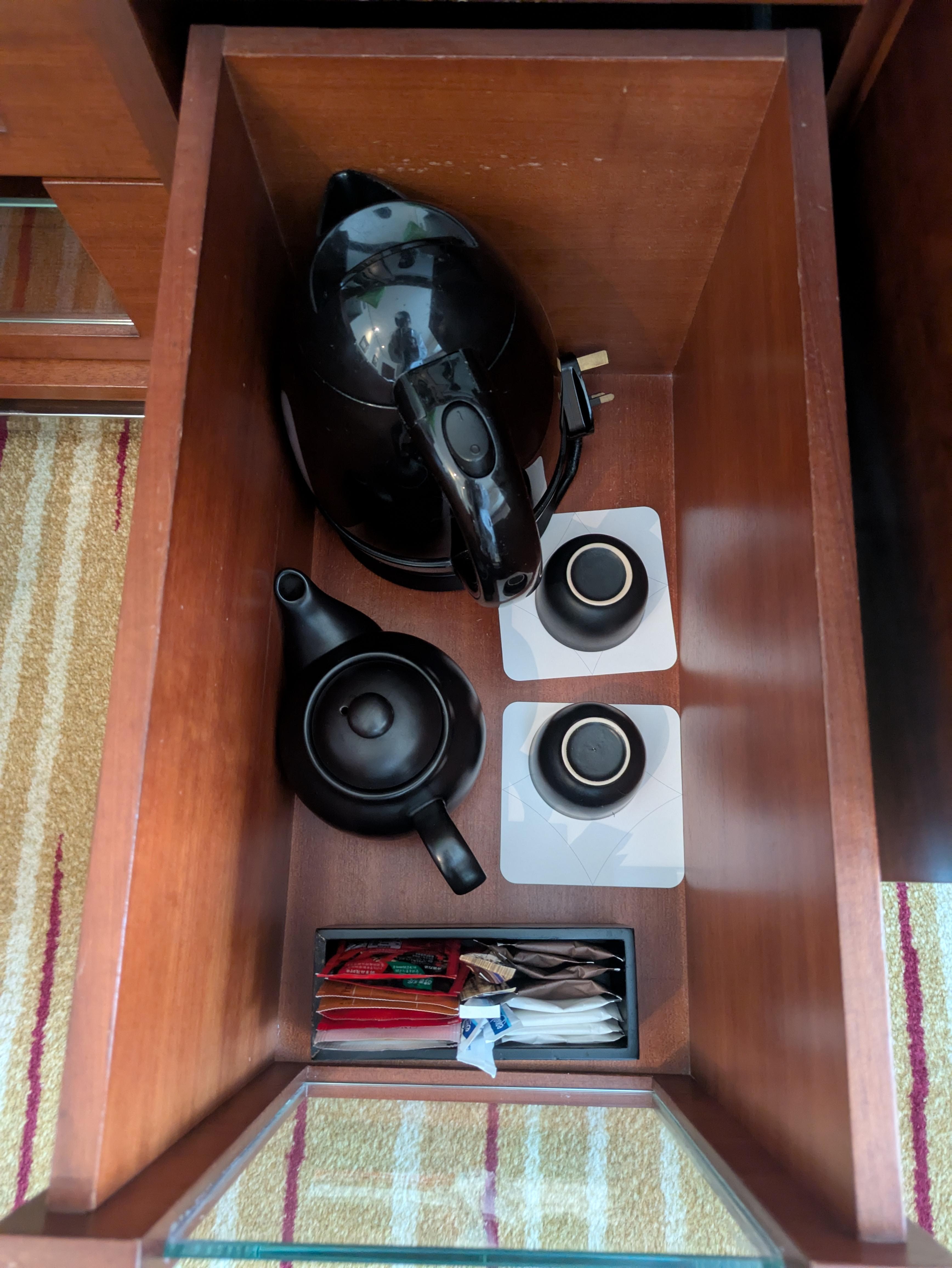 部屋にお茶セットがある