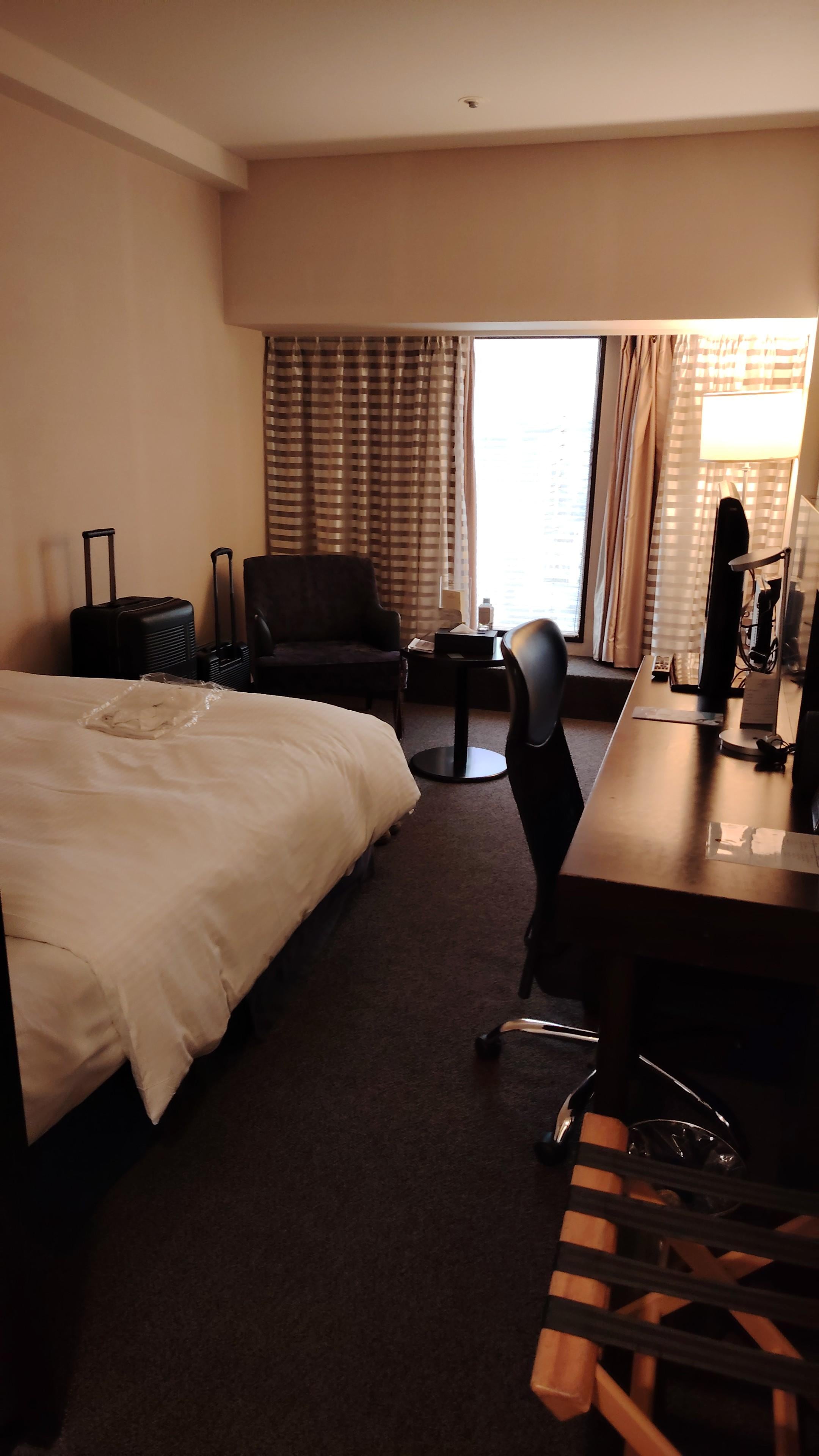 Im Vergleich zu üblichen Zimmergrößen in Japanischen Hotels sehr geräumig.