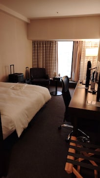 Im Vergleich zu üblichen Zimmergrößen in Japanischen Hotels sehr geräumig.