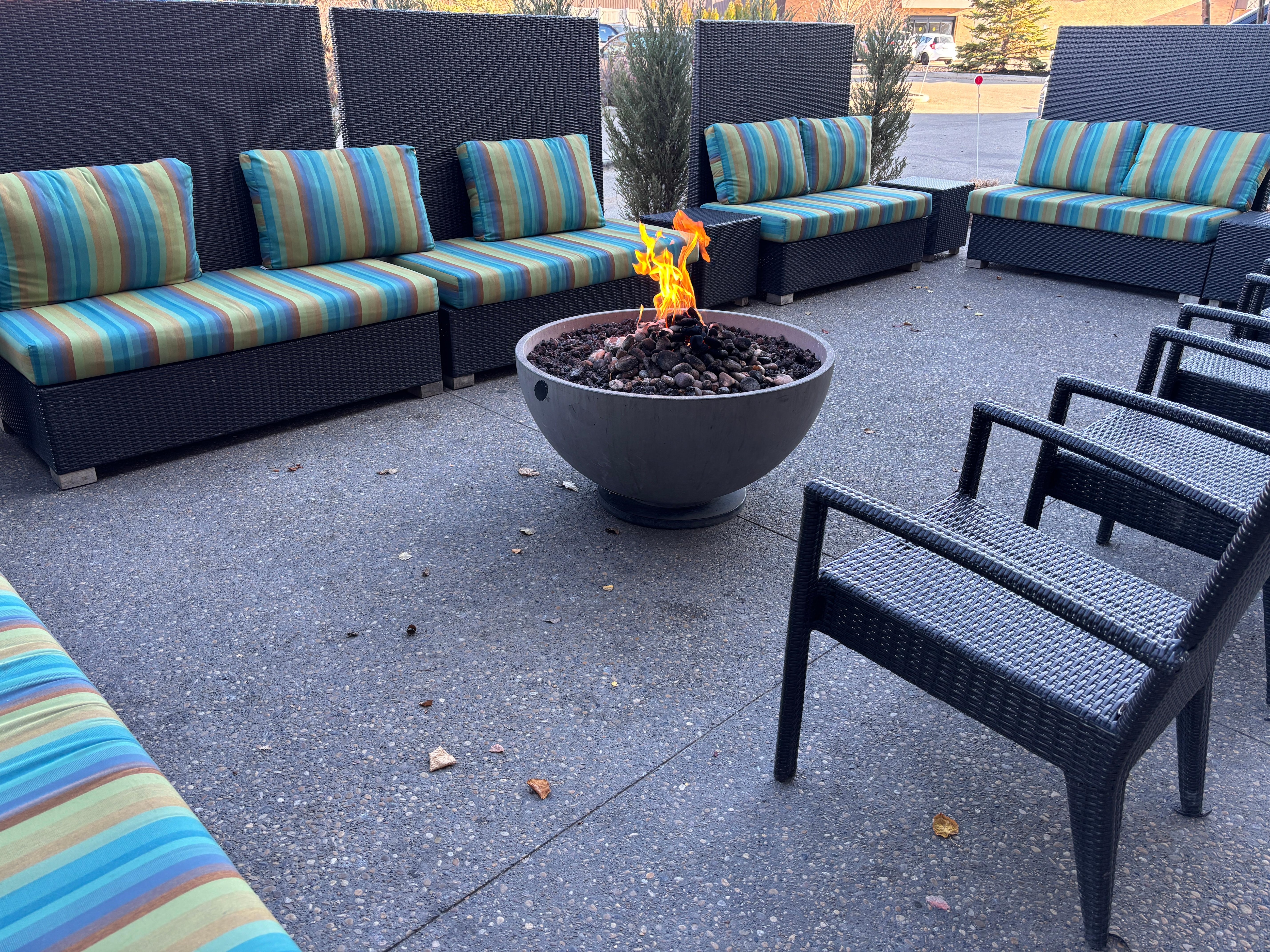 Outdoor fire pit for smokers