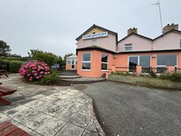Hotel front yard, facing sea breezr