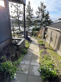 Even the walkway was charming!