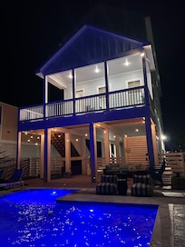 Back of house with the pool