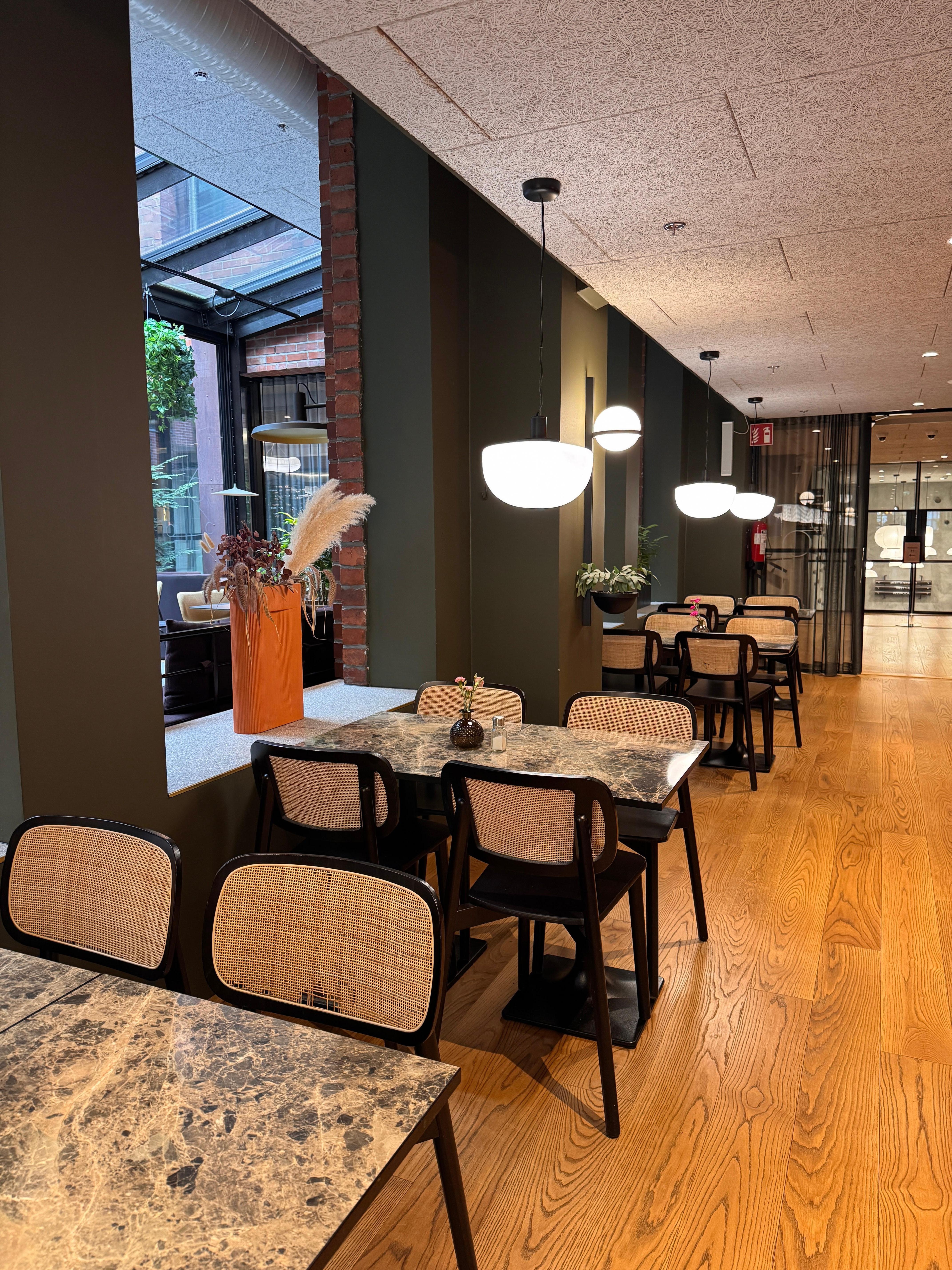 Breakfast dining room