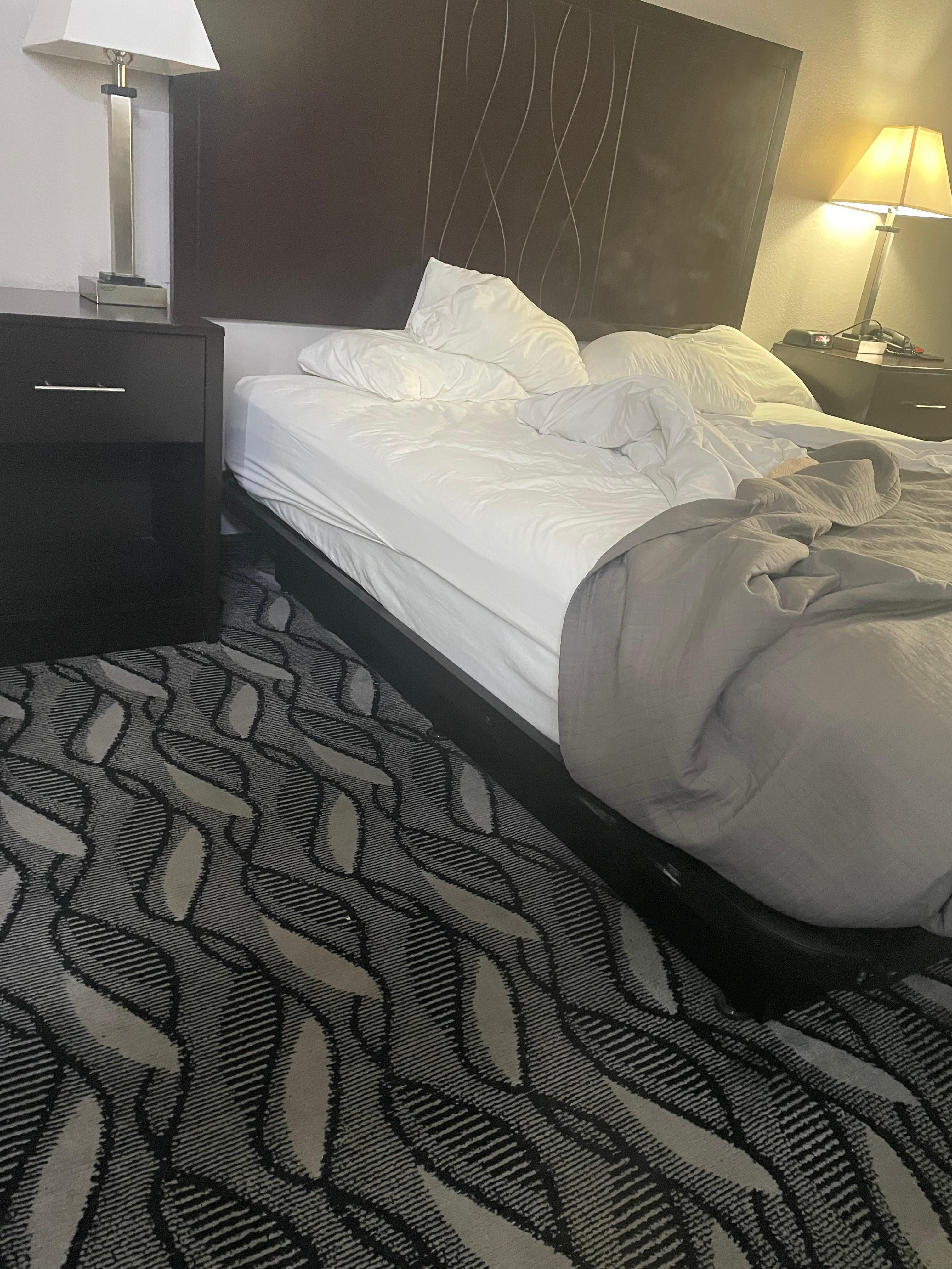 Mattress was only one layer…not as pictured in the photos online.