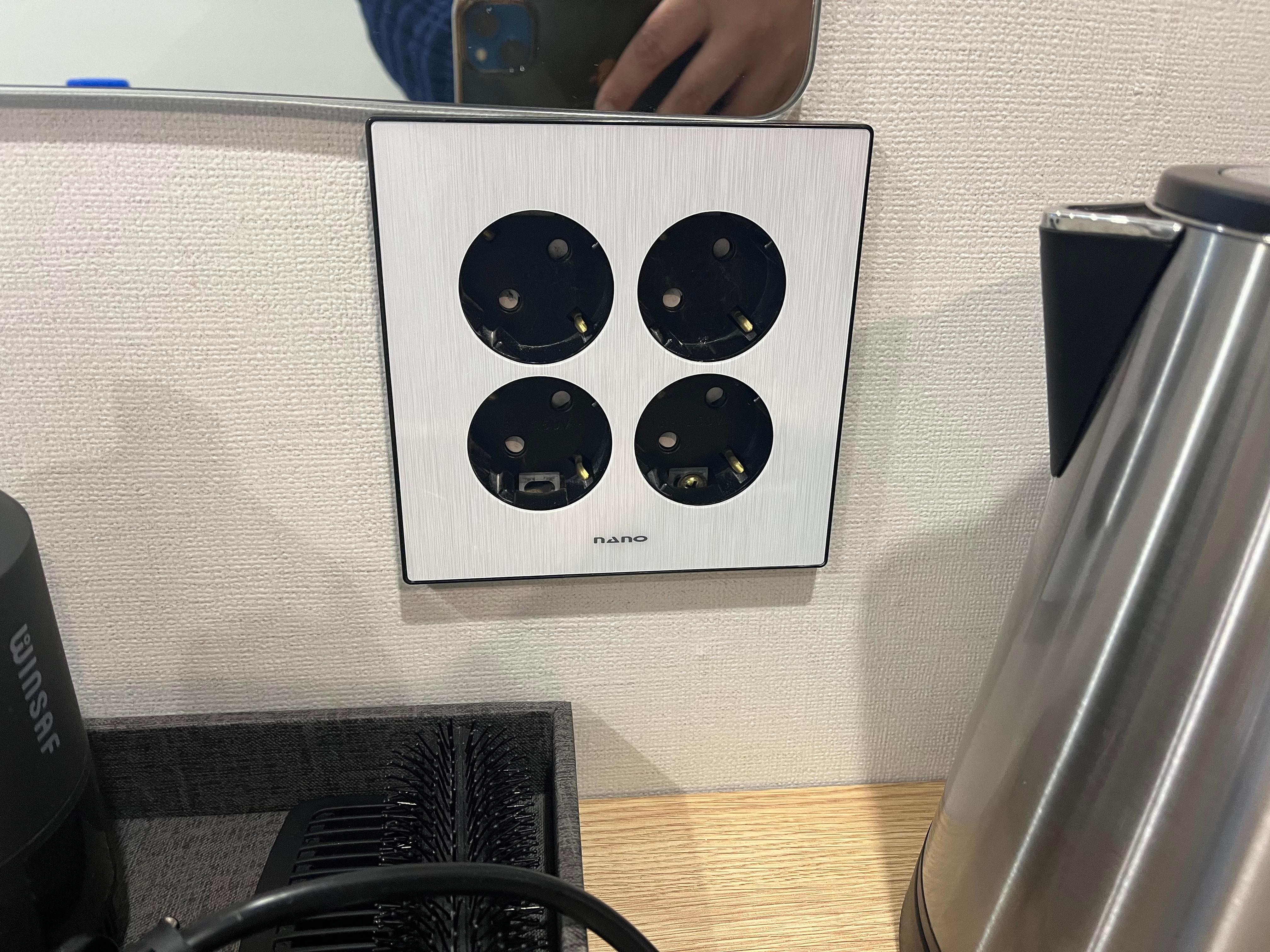 Note power has round inserts so my international multiplies didn’t fit so could only use the cables they supplied