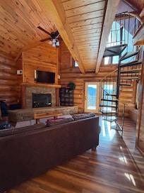 Living, tv, fireplace, ceiling fan