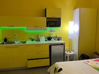 This kitchen had everything needed for food preparation. We were very satisfied.