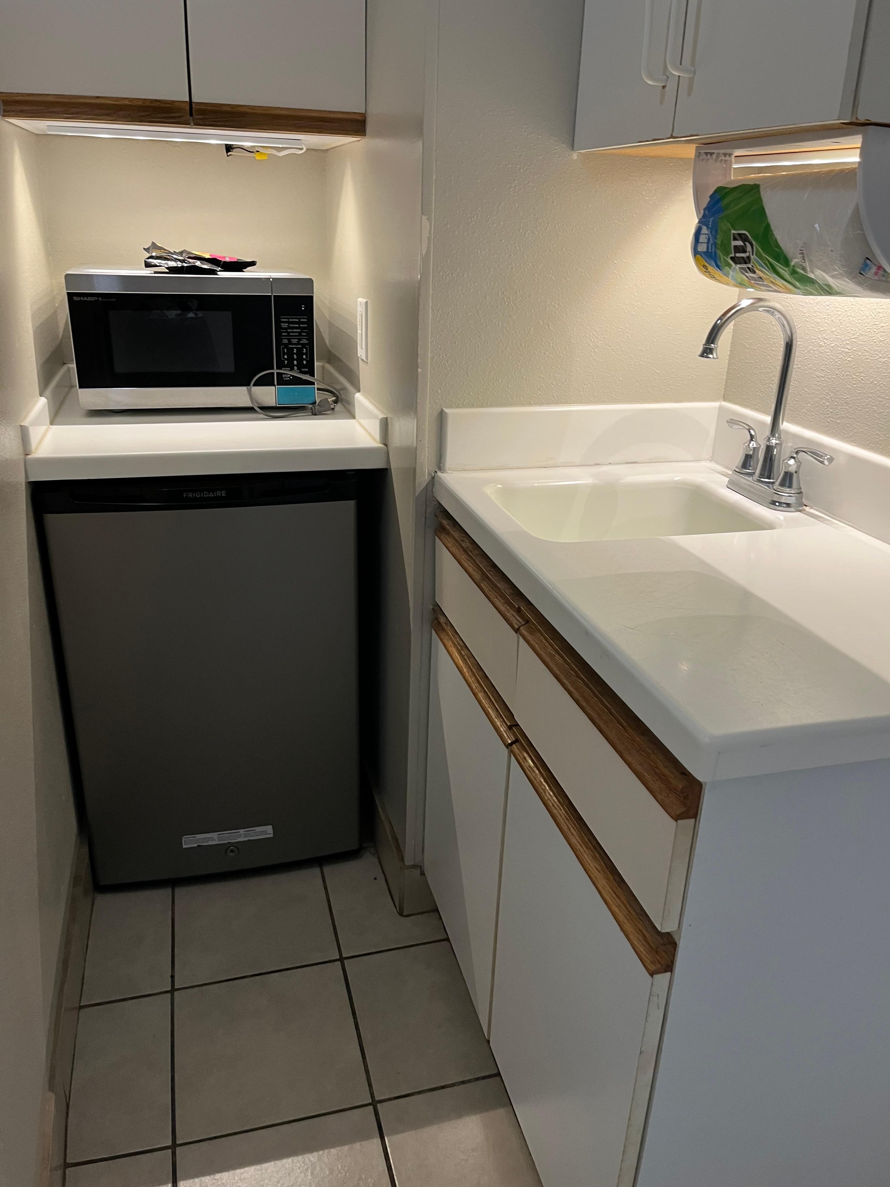 入り口入ってすぐのキッチン