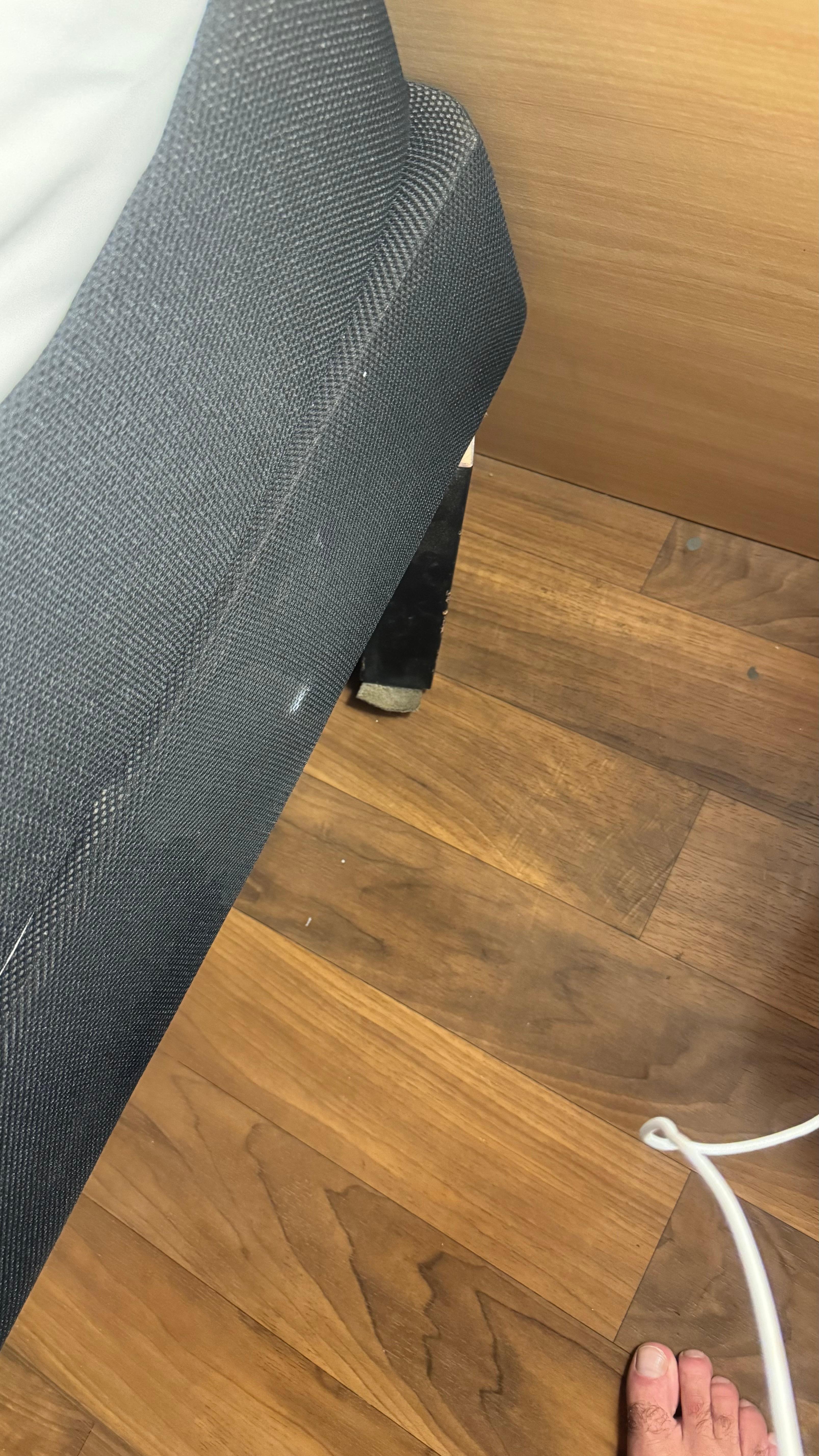 Pé da cama quebrado 